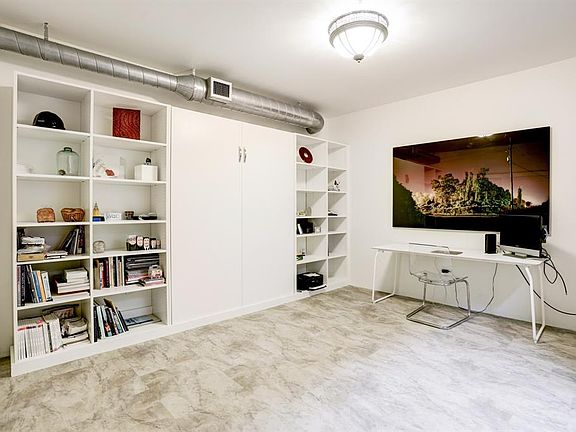 3rd image of 1005 S Shepherd Dr APT 813