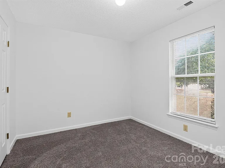3411 Pondridge Ct — Photo 22