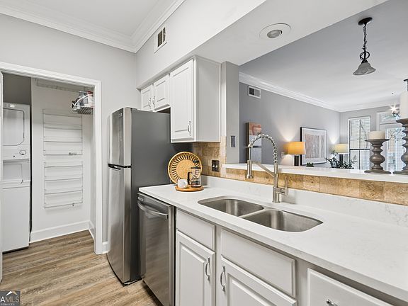 3rd image of 3777 Peachtree Rd NE APT 914