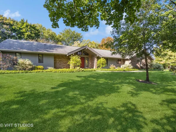 39 Deer Point Dr, Hawthorn Woods, IL 60047