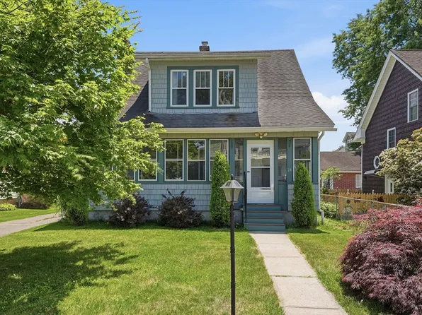 24 Thomas Ave, Holyoke, MA 01040