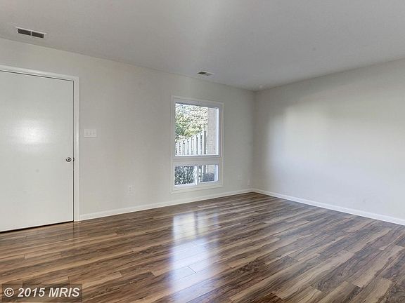 3rd image of 603 Clearwater Ct