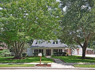 404 Huckleberry Dr, Lake Jackson, TX 77566