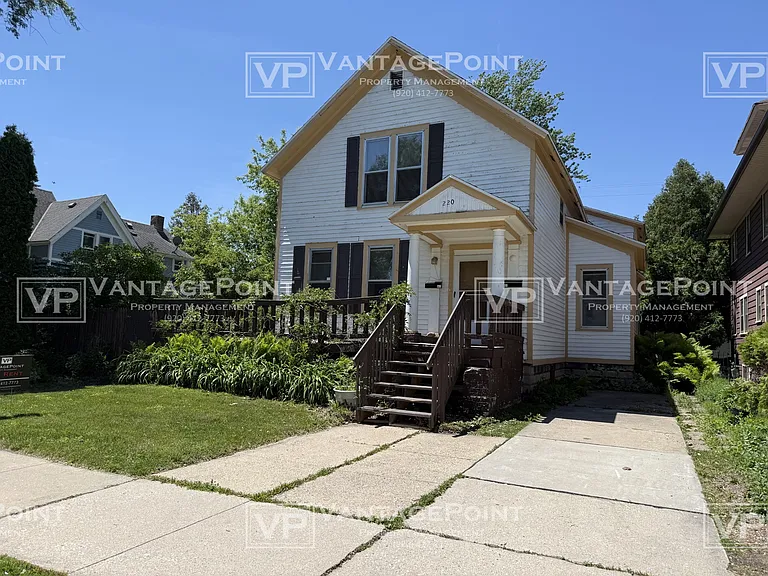 220 S Maple Ave — Photo 2