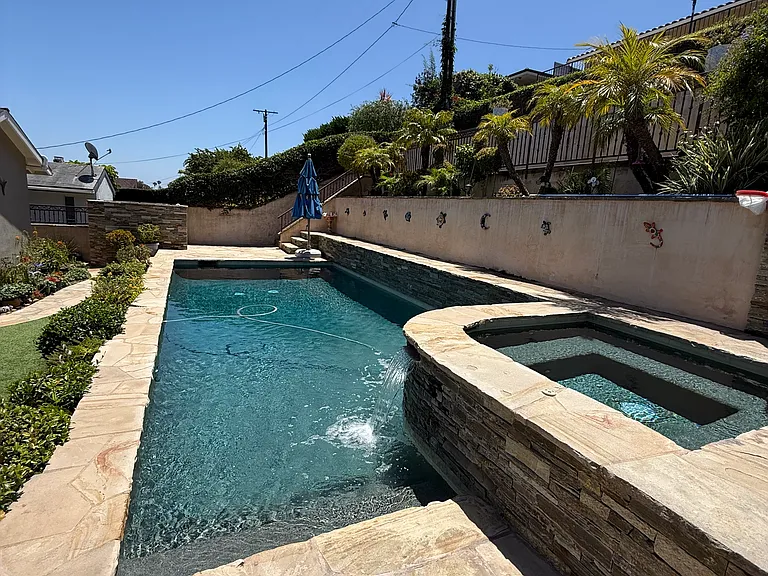 Swimming Pool/Jacuzzi