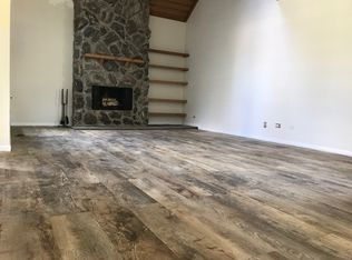 689 Wakefield Rd, Gurnee, IL 60031