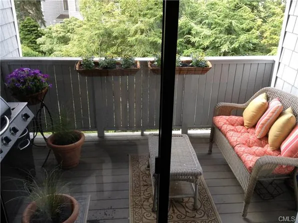 41 Rowayton Woods Dr, Norwalk, CT 06854