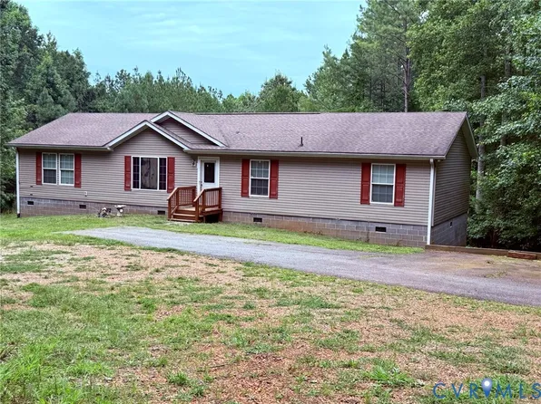 1133 Stingy Lane Rd, Blackstone, VA 23824