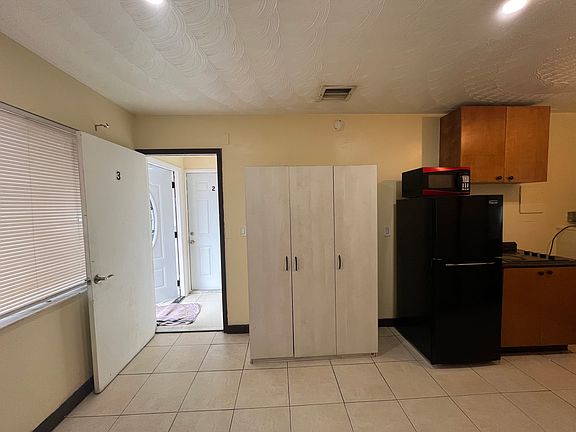 5th image of 4101 SW 20th St #D1