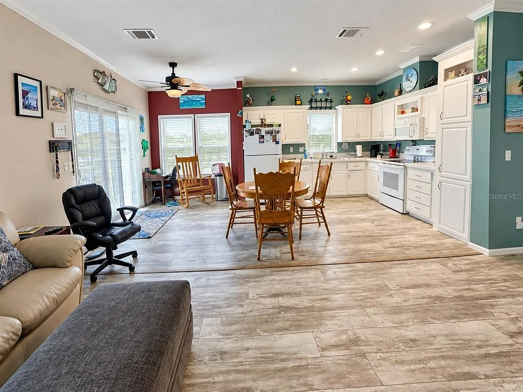 2 bed, 2.0 bath, 1008 sqft, $1,700 — Photo 3