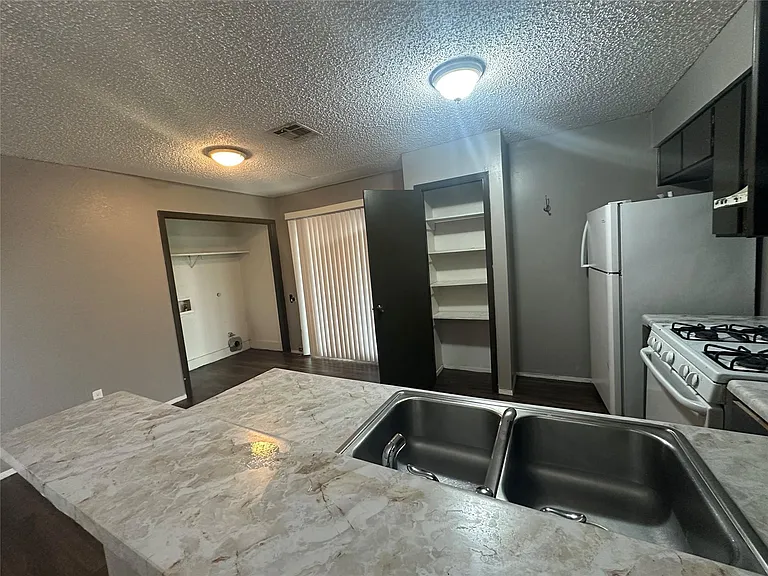 4910 Pepper Ln #D — Photo 21