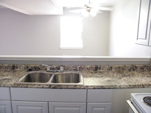 4th image of 5728 Norton Ave