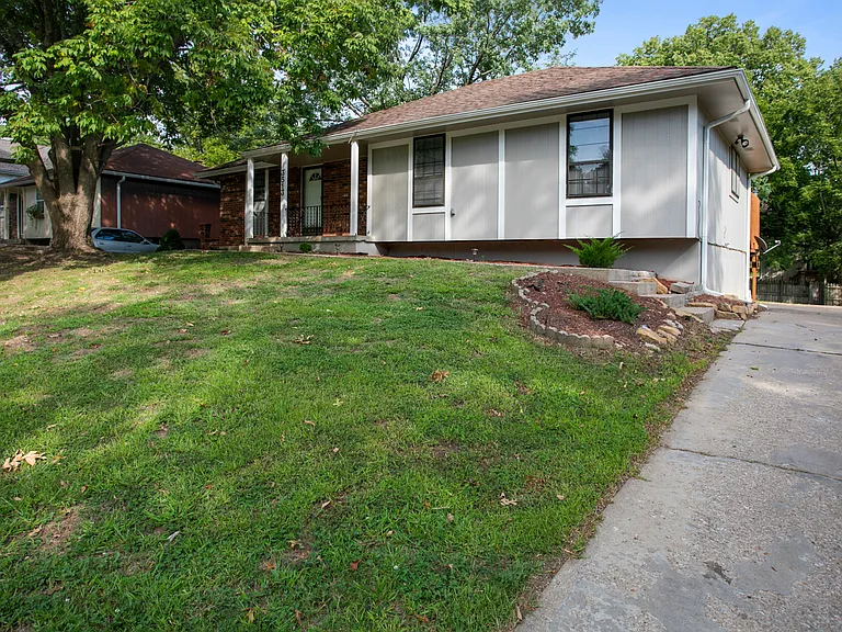 3513 NE Stanton St — Photo 25