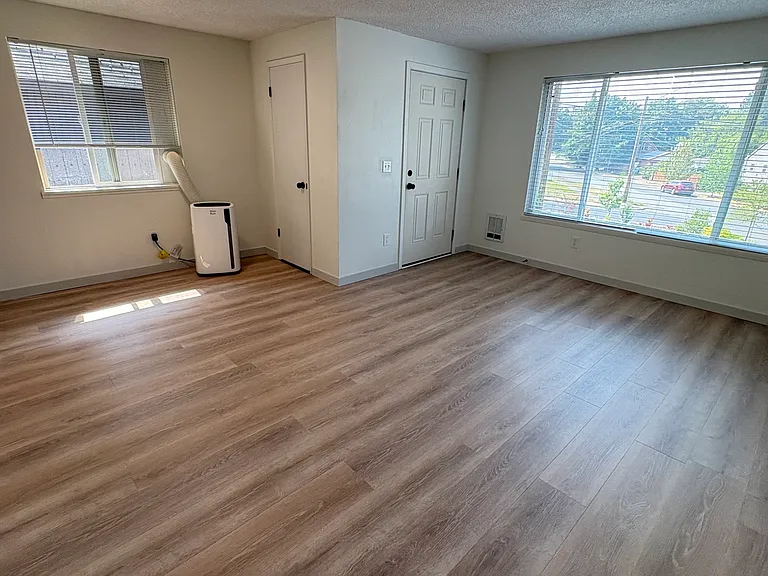 102-104 W Cora Ave #102 — Photo 5