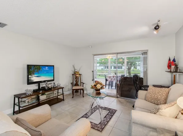 136 Lake Rebecca Drive, West Palm Beach, FL 33411