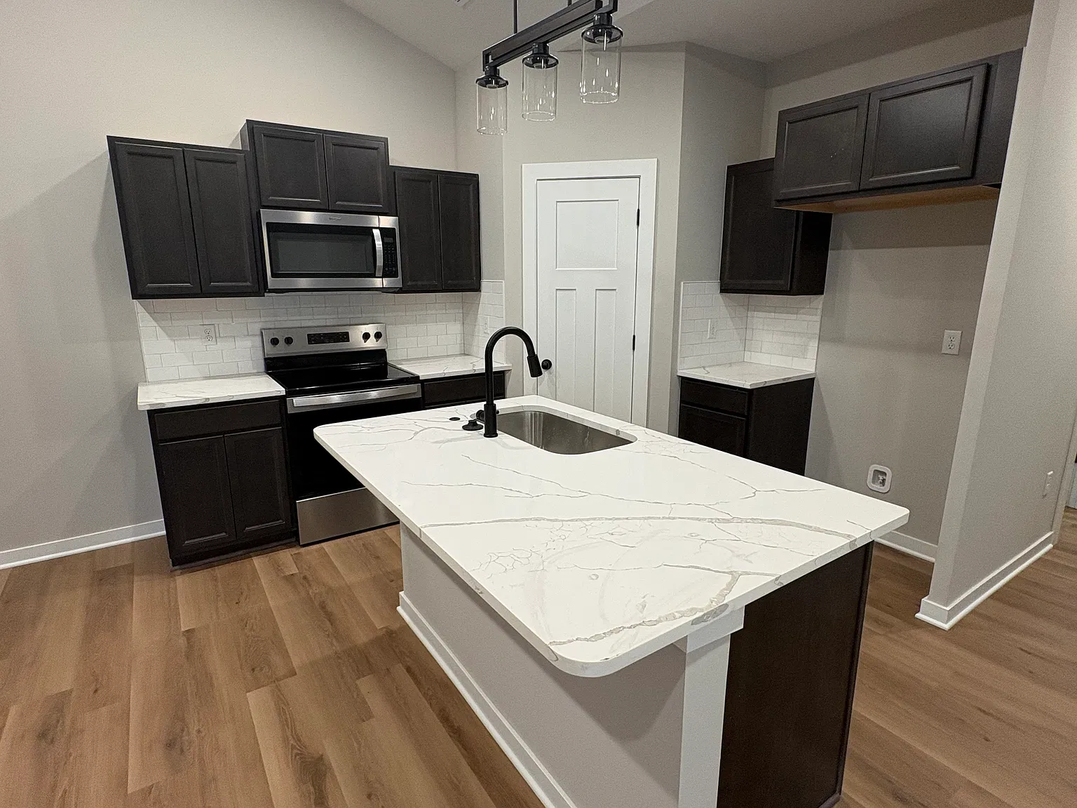 3 bed, 1186 sqft, $1,575 — Photo 4