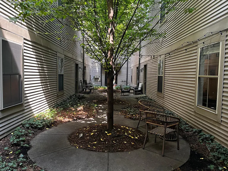 48 W Russell St — Photo 8