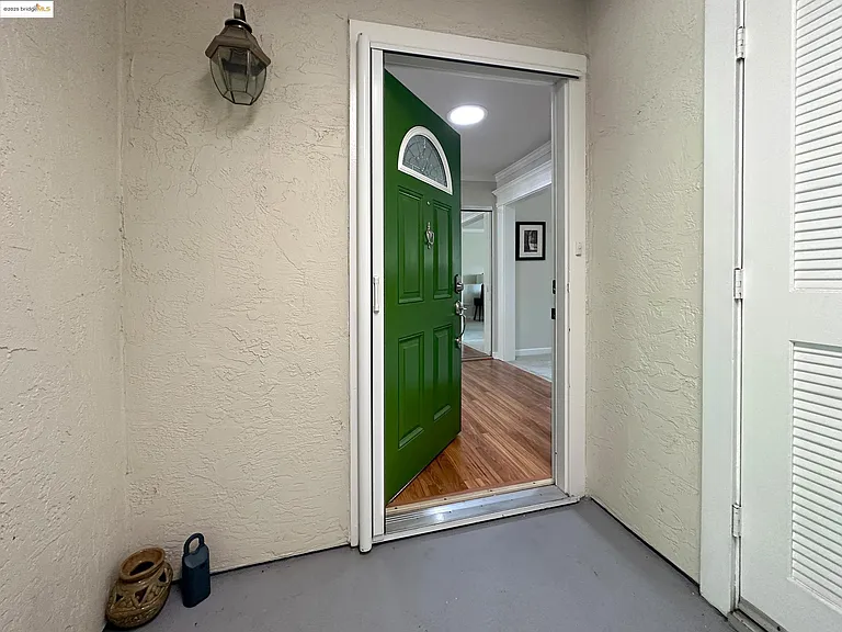 1910 Skycrest Dr #5 — Photo 27