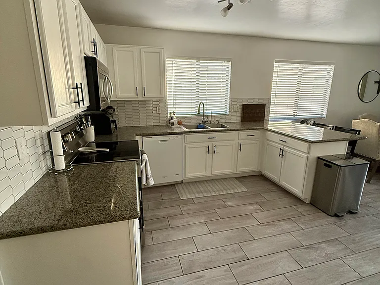 2049 W Silver Grass Pl — Photo 6