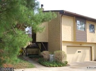 465 Hampton Ridge Dr, Akron, OH 44313