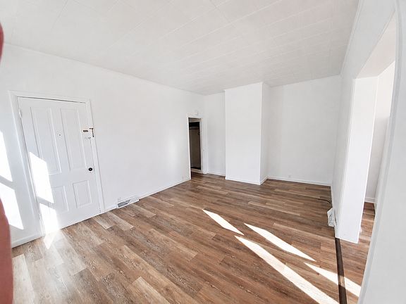 3rd image of 1005 E 7th St Unit 3