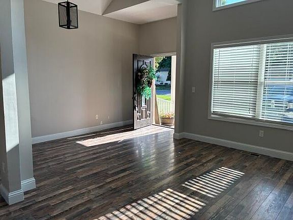5th image of 205 Fairview Dr