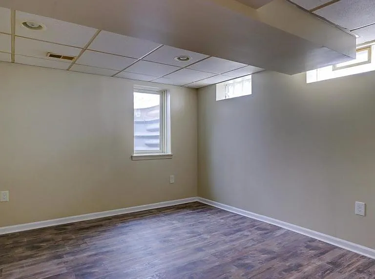 28458 Rosslyn Ave — Photo 13