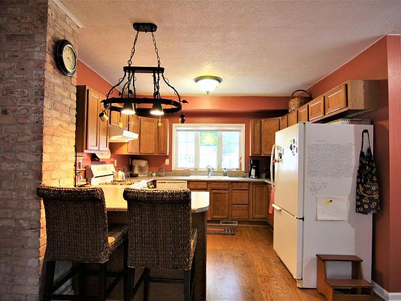 3rd image of 2031 Cutler Ave