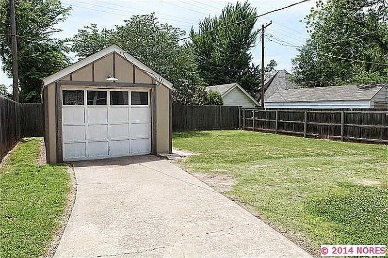 2 bed, 1419 sqft, $2,000 — Photo 3
