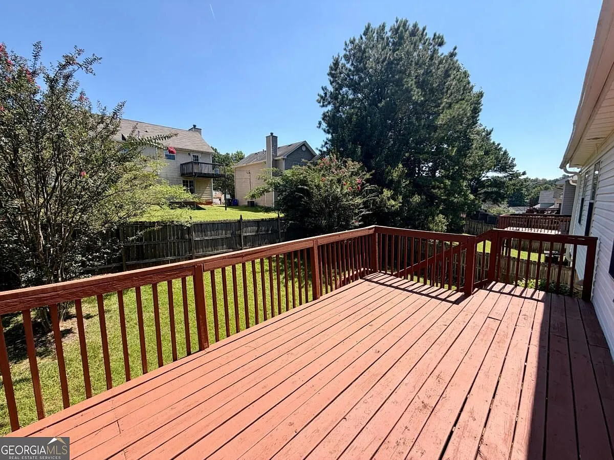 3 bed, 2.5 bath, 1568 sqft, $1,875 — Photo 3