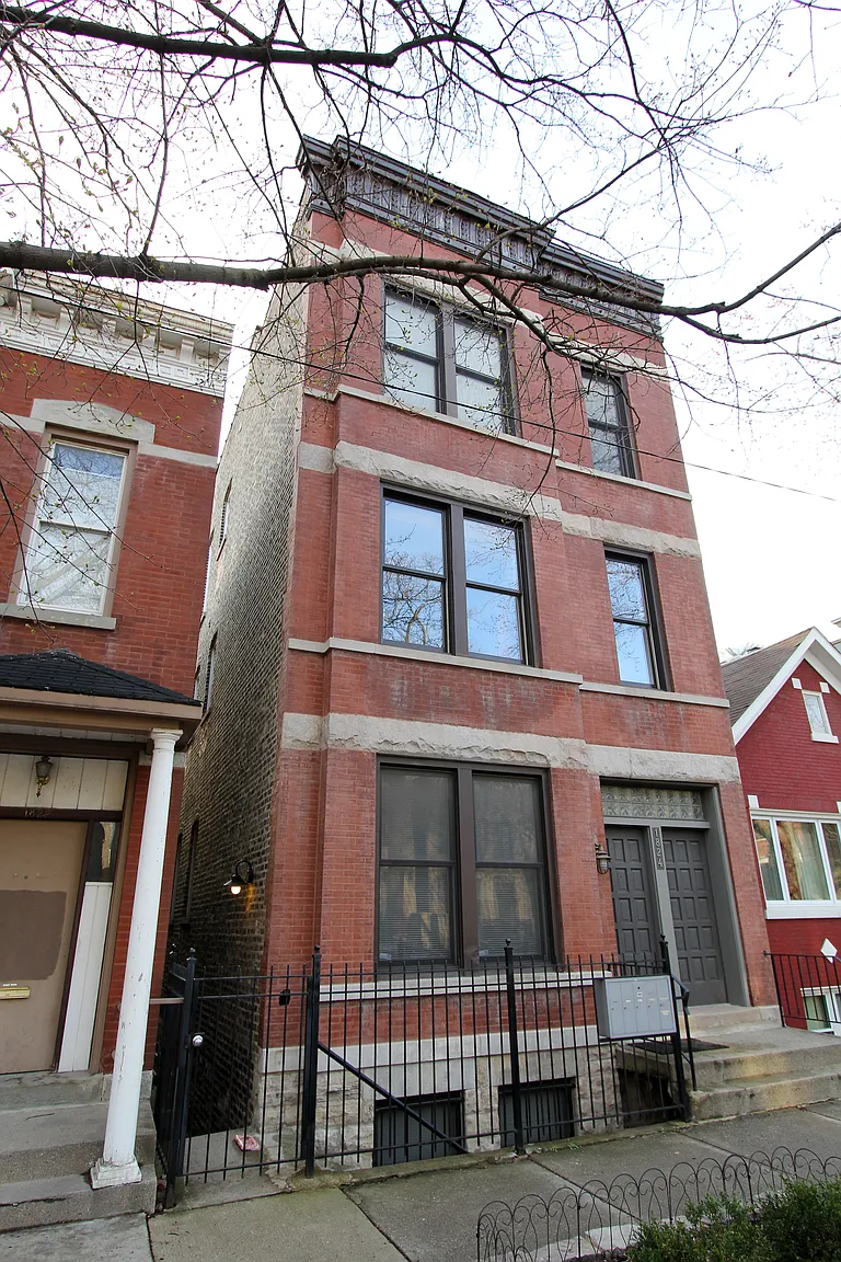 1824 N Wolcott Ave APT 1R photo 1
