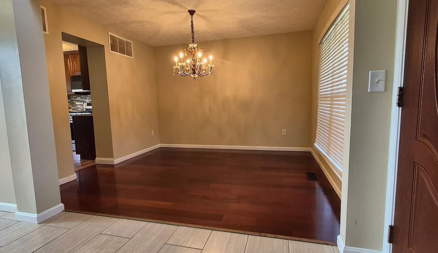 Beautiful 5-Bedroom Home In Beavercreek! — Photo 3