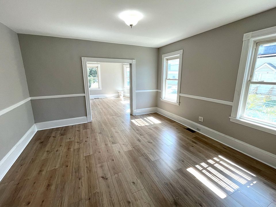 1st image of 25 Crescent St #1