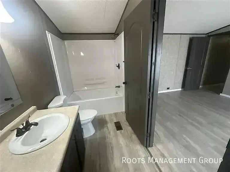 310 Scobey Ave #304 — Photo 15