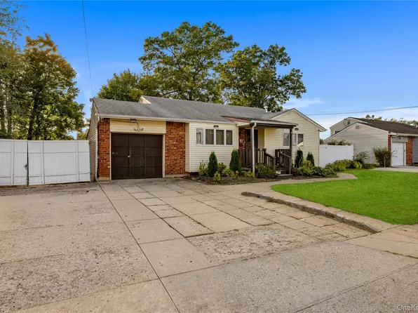 318 W 16th Street, Deer Park, NY 11729