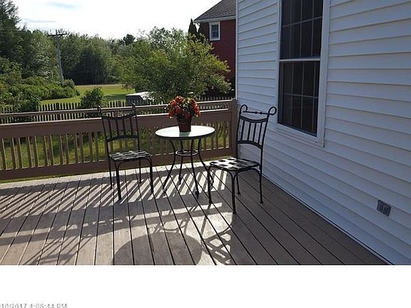 HUGE deck to spend a relaxing evening on a hot evening.  Drink your morning coffee and read the paper on a quiet early morning.