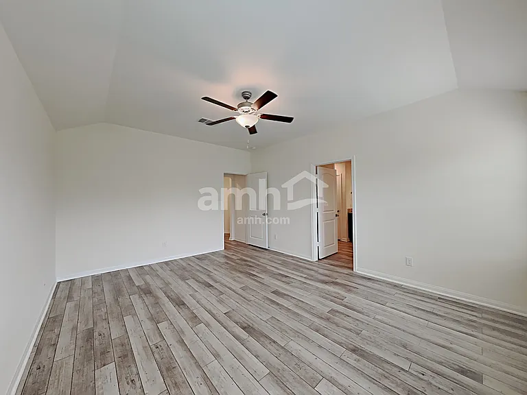 1138 Treeta Trl — Photo 9