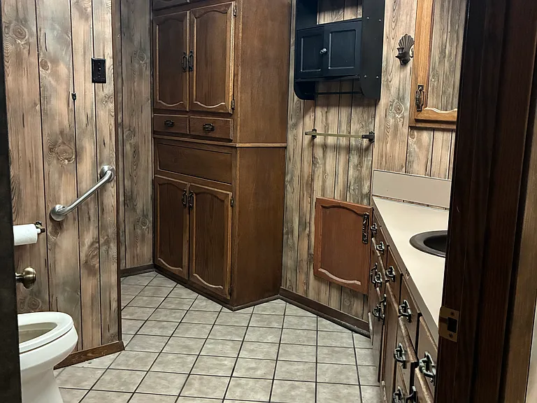 127 Rosewood St — Photo 4