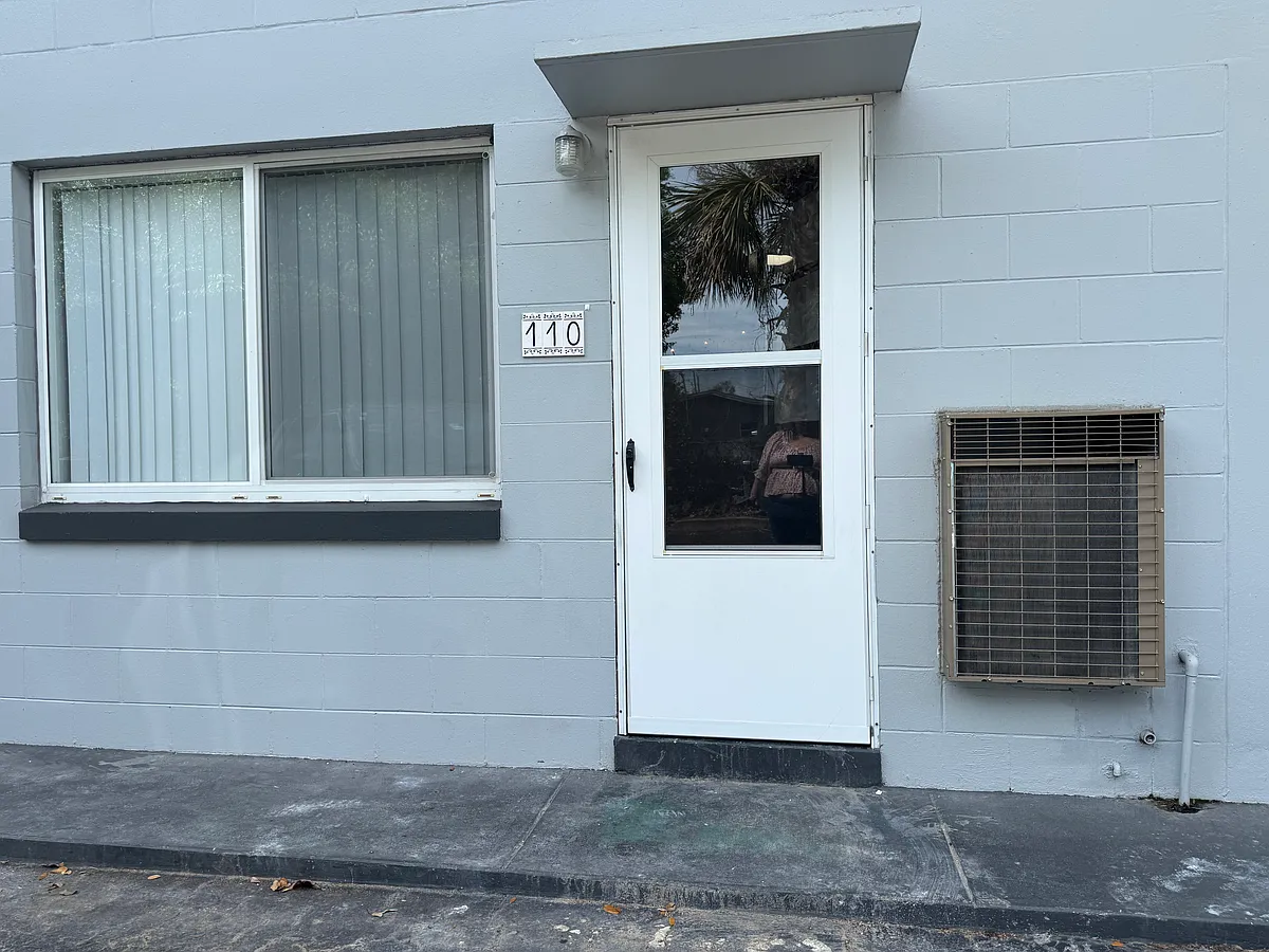 Building Photo - 825 N Primrose Dr #110