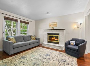 2 Oak Glen Ct, Madison, WI 53717