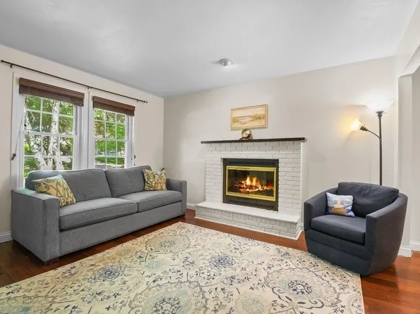 2 Oak Glen Court, Madison, WI 53717