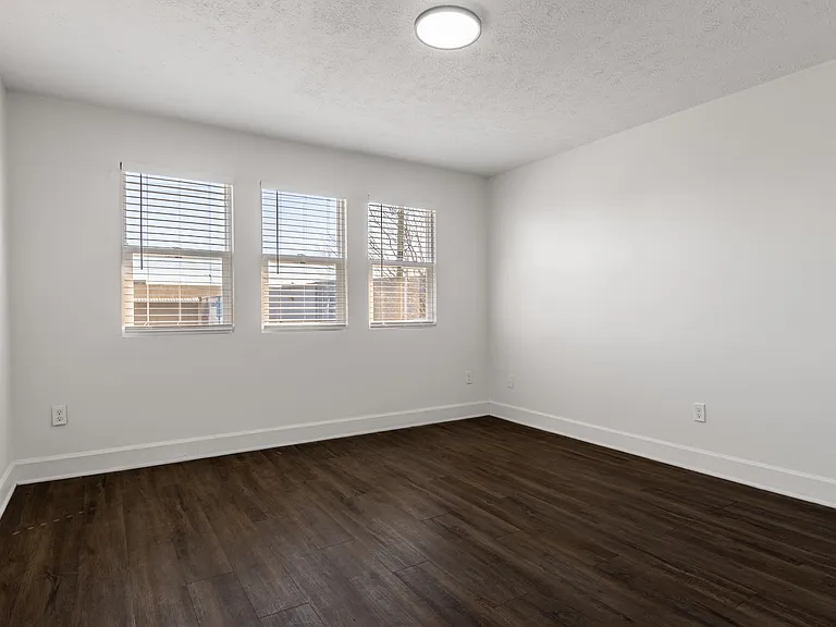 408 E Beecher St — Photo 16