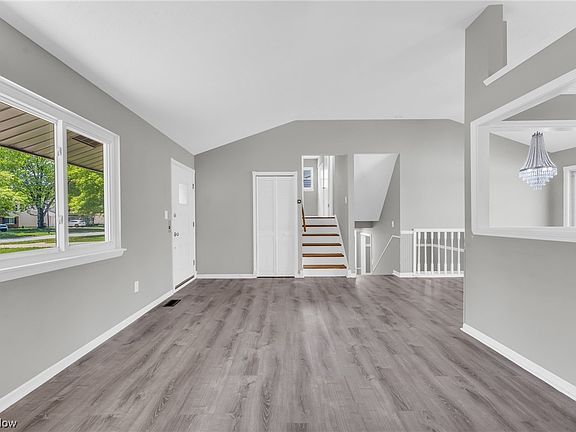5th image of 24174 Fairlawn Dr