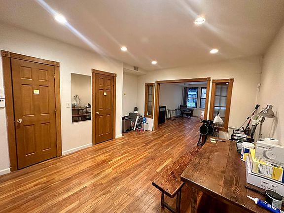 4th image of 142 W 46th St #4