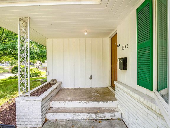 3rd image of 1345 Manomin Ave
