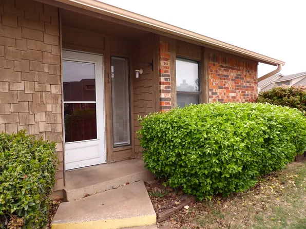 6820 NW Willow Springs Dr, Lawton, OK 73505