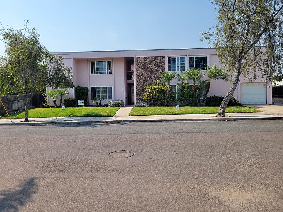 Front of 211 Cypress St