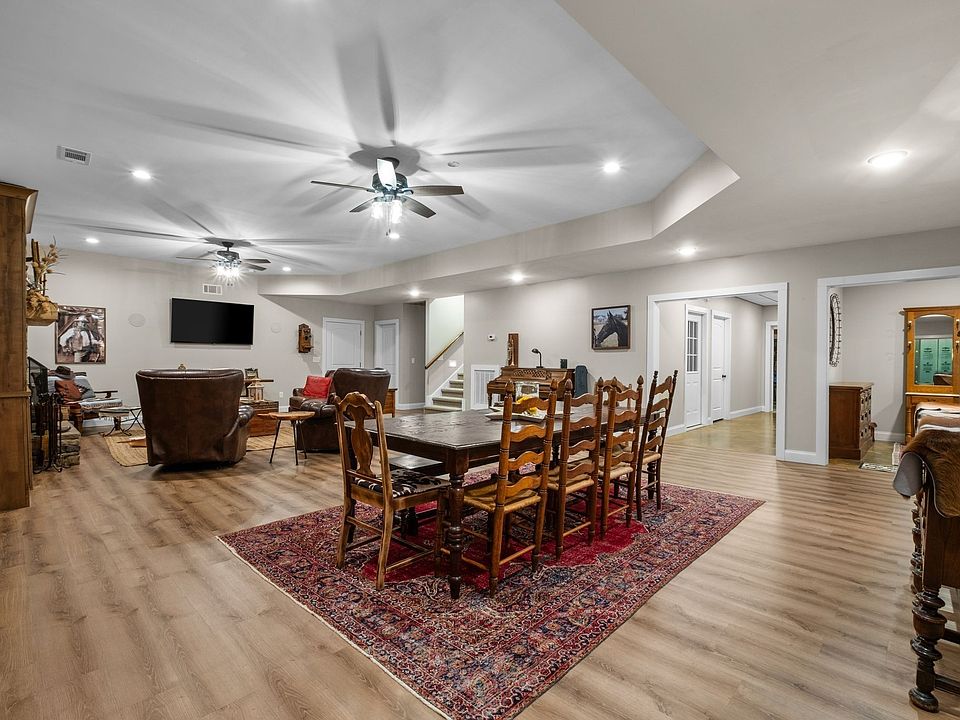 31st image of 1421 Lawrence Ln