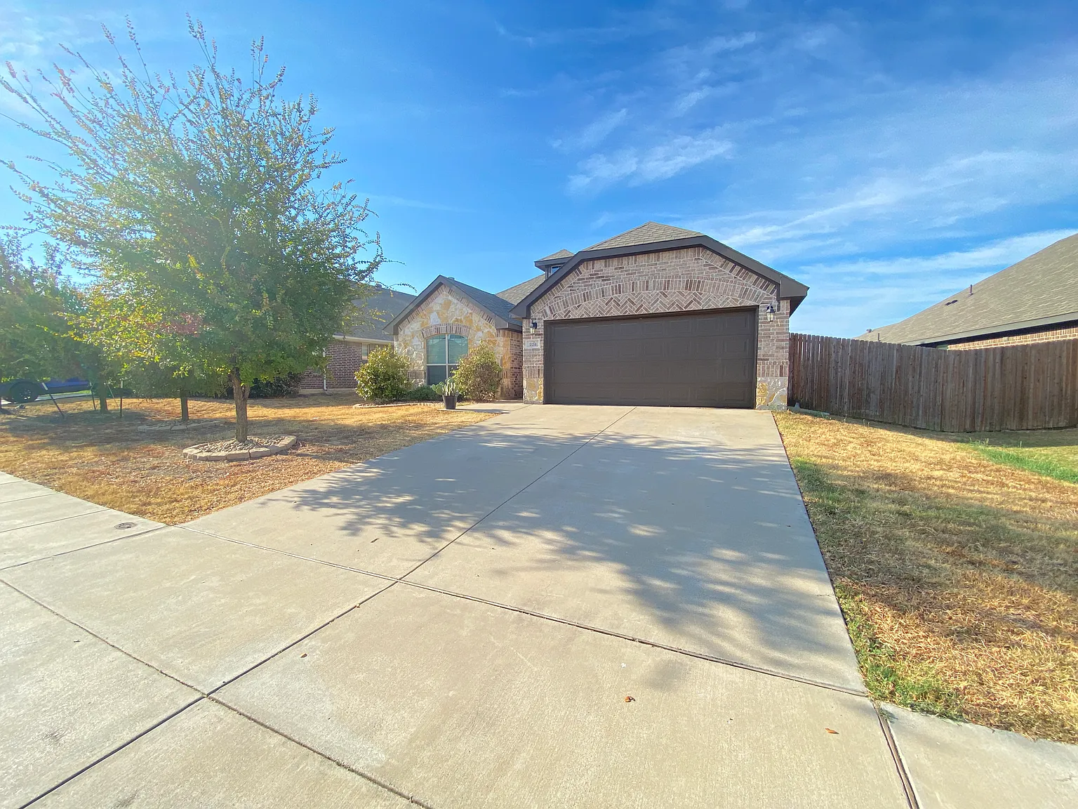 4 bed, 1944 sqft, $2,395 — Photo 2