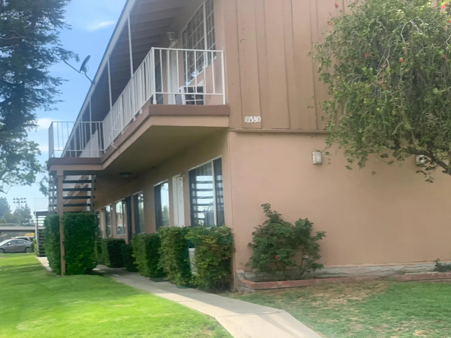 2 bed, 885 sqft, $1,950 — Photo 1